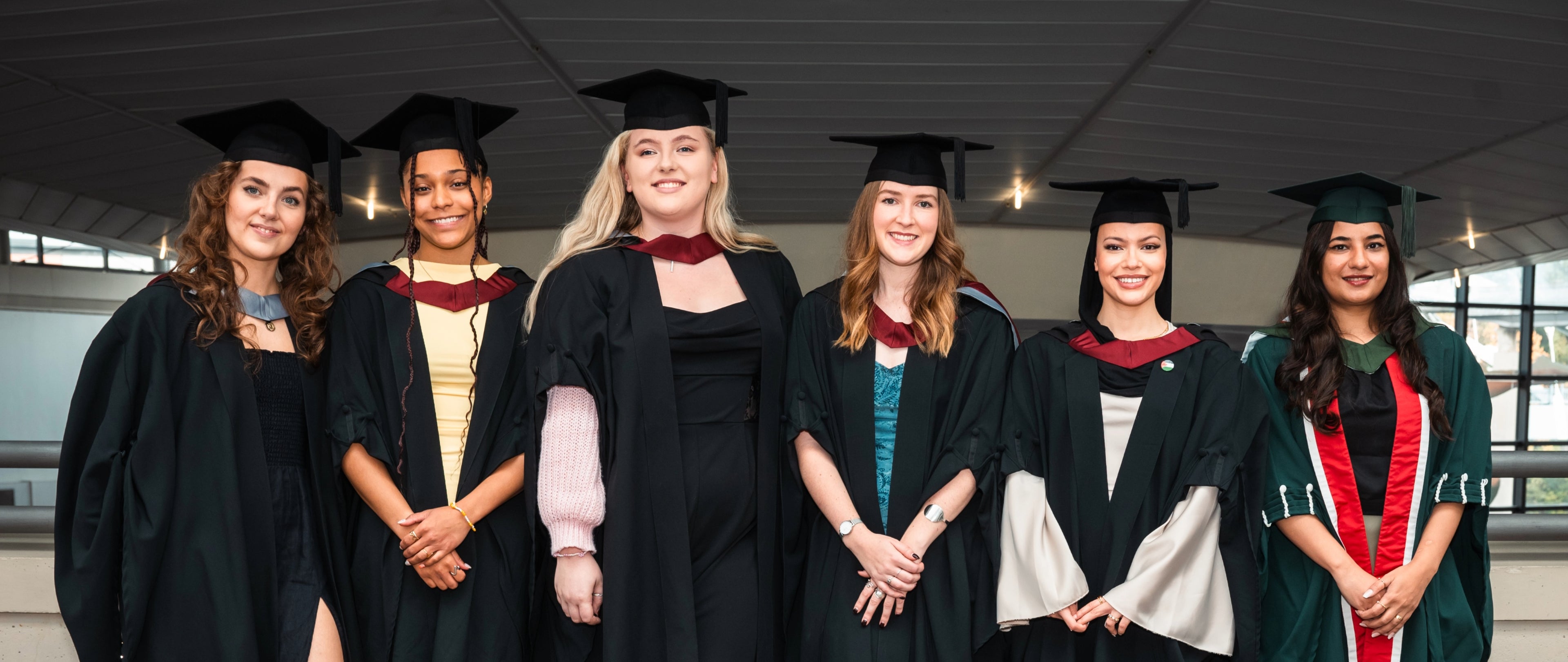 Katta Dik bilan qora yigit civcivlarni sikadi Qizimning dugonasini uxlayotganida sikdim.